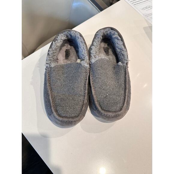 Uggs - Picture 1 of 6